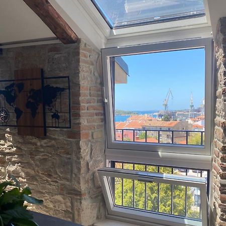 Castropola Views With Private Parking Apartment Exterior photo