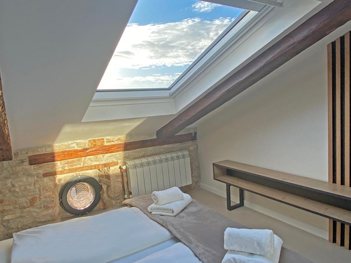 Castropola Views With Private Parking Apartment Exterior photo