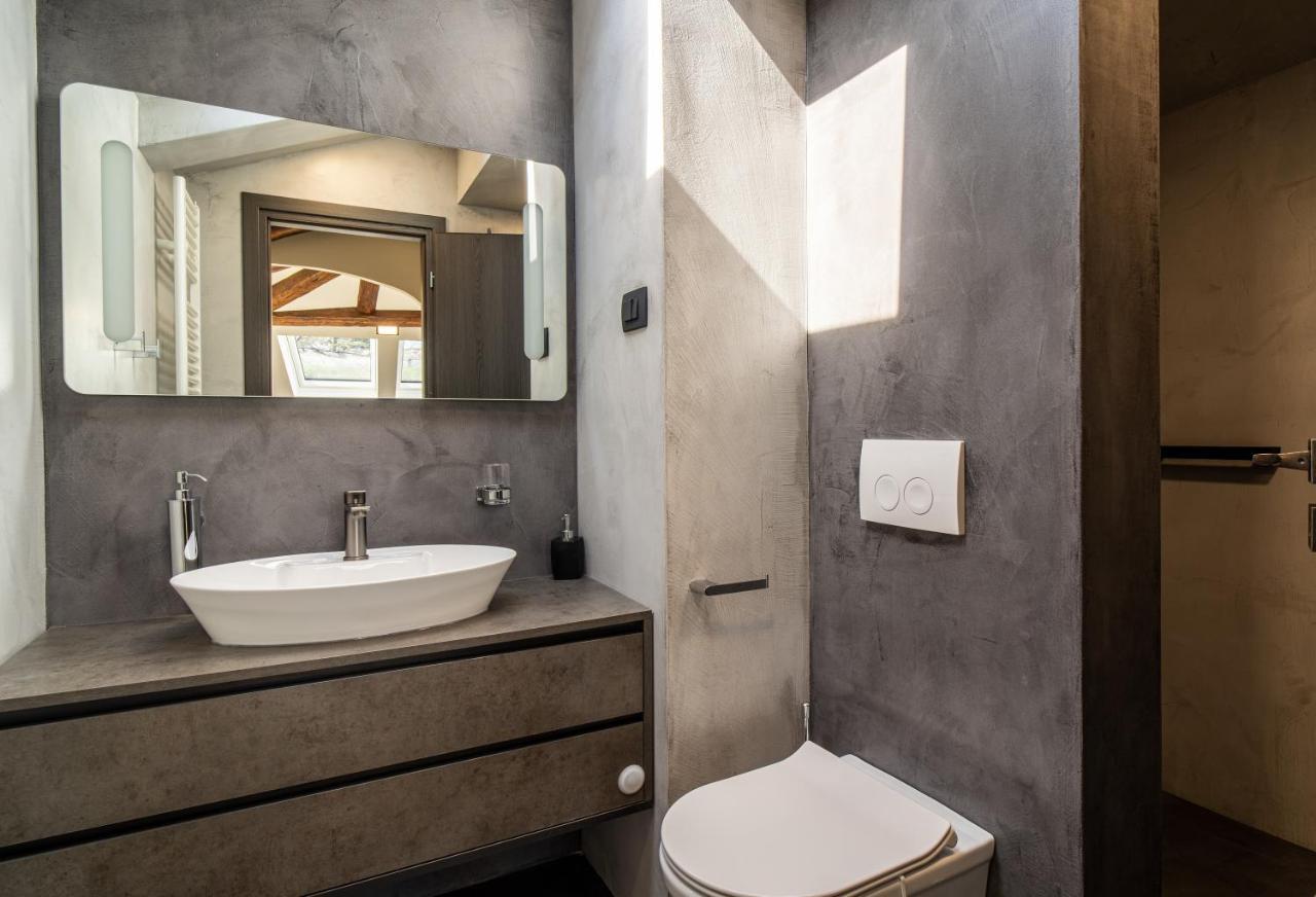 Castropola Views With Private Parking Apartment Exterior photo