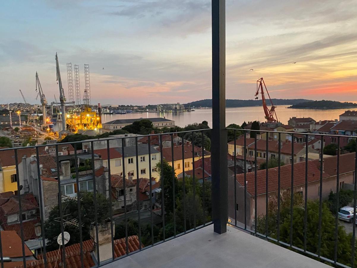Castropola Views With Private Parking Apartment Exterior photo