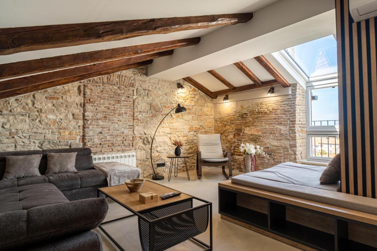 Castropola Views With Private Parking Apartment Exterior photo