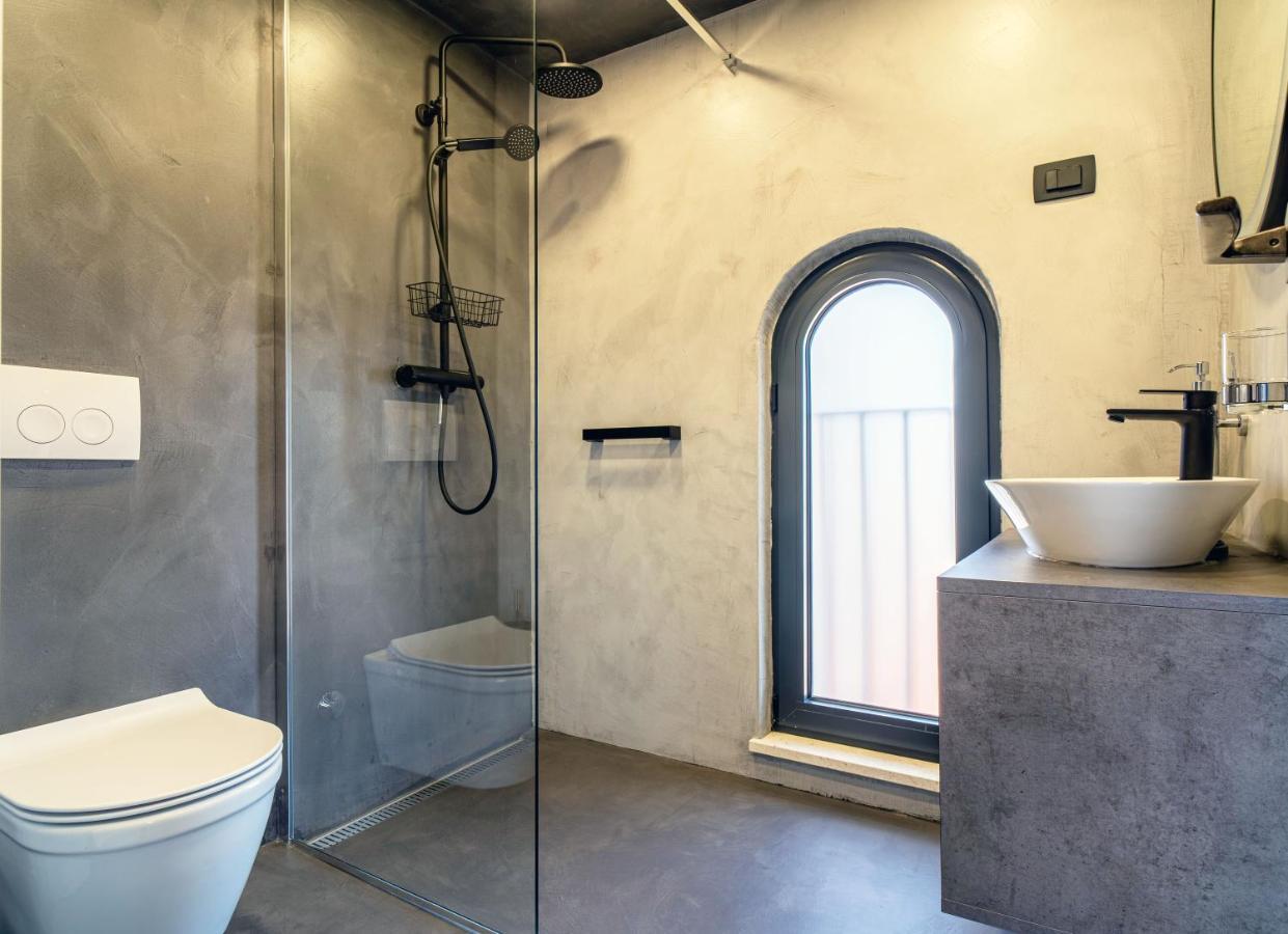 Castropola Views With Private Parking Apartment Exterior photo